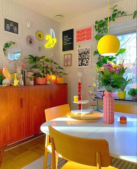 5 Unexpected Retro Trends Interior Designers are Reviving for 2024 | SampleBoard Blog Colorful Apartment, Retro Interior Design, Bank Check, Apartment Decoration, Retro Living Rooms, Deco Retro, Apartment Aesthetic, Retro Interior, Room Color