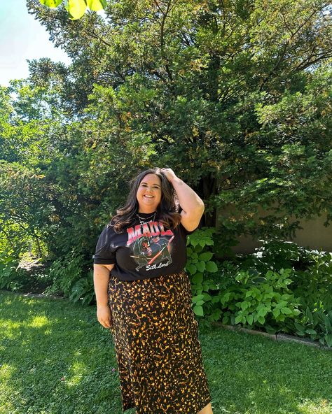 Flirting with dark side. #StarWars #StarWarsFashion #CurvyDisney #PlusSizePrincess #PlusSizeDisneyStyle #CurvyAndConfident #PlusSizeAdventures #PlusSizeFashion #PlusSizeStyle Long Skirt Outfits Aesthetic Plus Size, Long Skirts Summer, Long Skirt Outfits Aesthetic, Long Skirt Looks, Aesthetic Plus Size, Aussie Style, Skirt Outfits Aesthetic, Healing Symbols, Grunge Clothes