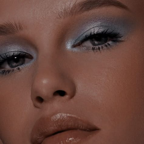 Prom Makeup Blue Eyes, Blue Glitter Eye Makeup, Silver Eyeshadow Looks, Winter Eye Makeup, Cinderella Makeup, Makeup Blue Eyes, Makeup With Eyeshadow, Blue Eyeshadow Makeup, Prom Makeup For Brown Eyes