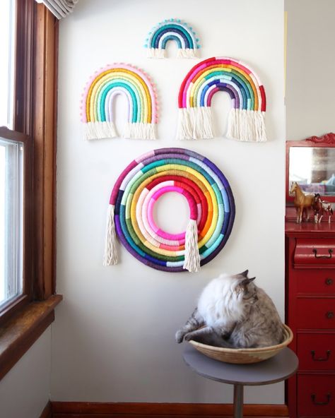 Image may contain: indoor Vibrant Gradient, Rainbow Diy, Fiber Art Projects, Frida Art, Makramee Diy, Yarn Wall Art, Rainbow Macrame, Rainbow Wall Hanging, Creation Deco