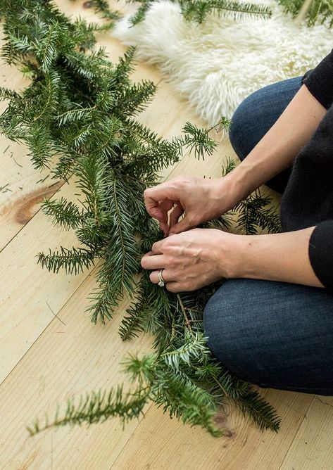 Holiday DIY: Foraged Evergreen Garland | The Fresh Exchange | Bloglovin’ How To Make Garland With Real Greenery, Real Christmas Garland, Xmas Minimalist, Fresh Christmas Garland, Xmas Garlands, Christmas Handicrafts, Fresh Wreaths, Evergreen Garland, How To Make Garland