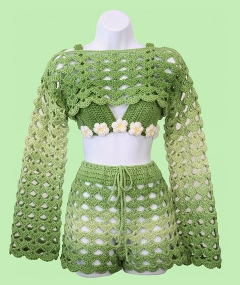 Flower Pattern Clothes, Green Crotchet Ideas, Knitted Clothes Ideas, Green Crochet Outfit, What To Crochet With Green Yarn, Crochet Clothes Cute, Green Things To Crochet, Green Yarn Crochet Ideas, Cute Crochet Outfits