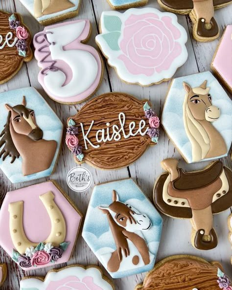 Spirit Cookies Decorated, Horse Theme Cookies Decorated, Horse Birthday Cookies Decorated, Cowgirl Royal Icing Cookies, Horse Party Cookies, Horse Royal Icing Cookies, Horseshoe Decorated Cookies, Spirit Riding Free Cookies, Spirit Cookies Horse