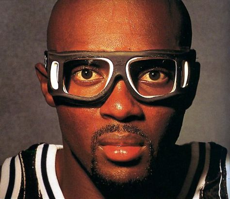 Horace Grant, Orlando Magic. Horace Grant, Shawn Kemp, Goalie Mask, Masked Man, Orlando Magic, Nba Players, Square Sunglasses Men, Oakley Sunglasses, Rayban Wayfarer