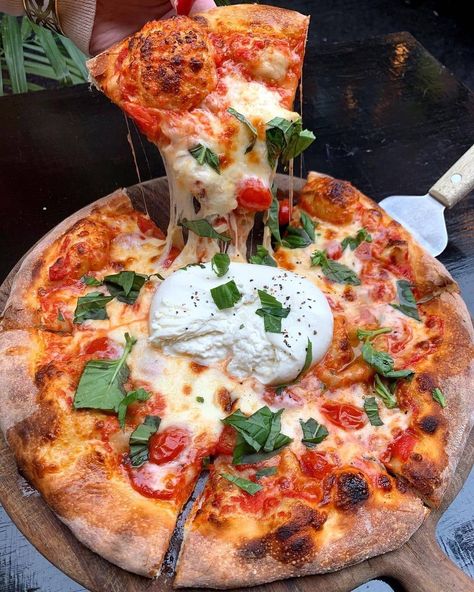 Burrata Pizza, Healthy Food Dishes, Italy Food, Margherita Pizza, London Food, Food Inspo, January 22, Food Is Fuel, Easy Food