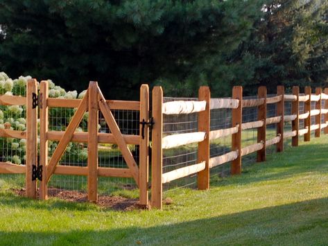 Three Rail Split Rail w: Wire Mesh Cedar Split Rail Fence, Post And Rail Fence, Diy Backyard Fence, Split Rail Fence, Country Fences, Third Rail, Diy Fence, Rail Fence, Farm Fence