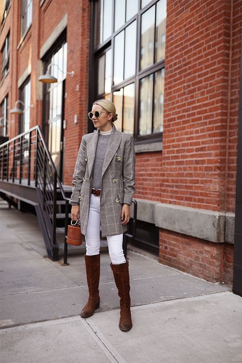 Fashion blogger Blair Eadie wears a plaid blazer with riding boots // Click through for more fall style and fall outfit ideas on Atlantic-Pacific Brown Riding Boots Outfit 2024, Istanbul Outfits, Mode Style Anglais, Italy Clothes, Fall Fashion Coats, Land Girls, Gray Blazer, Boating Outfit, Autumn 2022