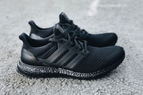 A Closer Look at the adidas UltraBOOST "Triple Black" Black Sports Shoes, Sneaker Trend, Look Adidas, Superstars Shoes, Adidas Ultraboost, Adidas Running, Hot Sneakers, Pharrell Williams, Triple Black