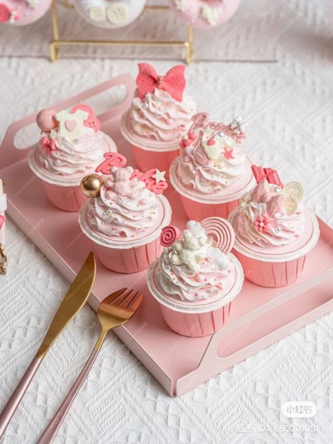 Pink Cupcakes Aesthetic, Fondant Pink, Fancy Cupcakes, Kawaii Dessert, Cupcake Cake Designs, Sweet Treats Desserts, Handmade Cake, Food Babe, Different Cakes