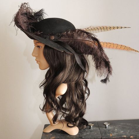 Decorated Pirate Hat, Pirate Hat Aesthetic, Outfit With A Hat, Pirate Larp, Pirate Aesthetic, Pirate Garb, Feathered Hat, Black Felt Hat, Hat With Feather