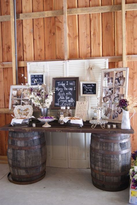 chic rustic wedding bride and groom table decoration ideas old door for table with old wine barrels Wine Barrel Wedding, Barrel Wedding, Wedding Table Designs, Rustic Wedding Table, Wine Barrels, Wedding Cake Rustic, Wooden Cake, Venue Decorations, Camp Wedding