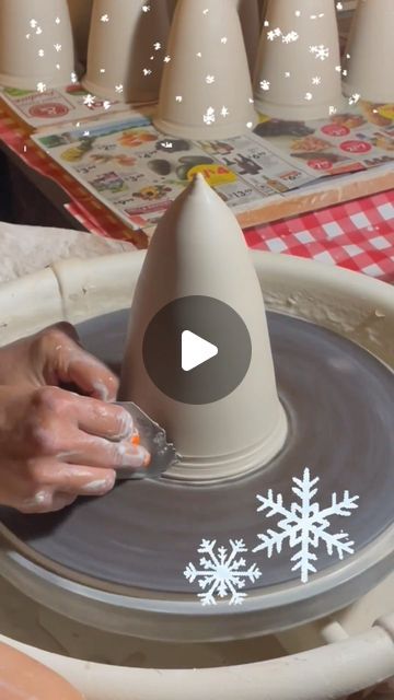 Ceramics Christmas Tree, Christmas Pottery Mugs, Christmas Ceramics Pottery, Winter Pottery Ideas, Pottery Christmas Ideas, Christmas Ceramics Ideas Pottery, Christmas Ceramics Ideas, Christmas Pottery Ideas Ceramics, Christmas Pottery Ideas