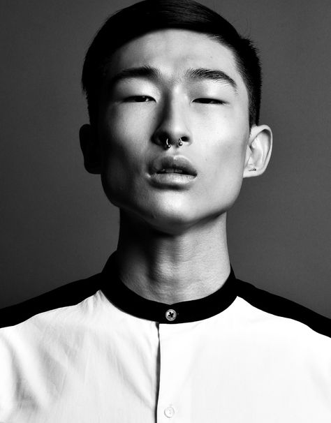 Justin Timberlake Style, Kim Sang Woo, Photo Mannequin, Black And White Photography Portraits, Face Angles, Black And White Face, Asian Man, Photographie Portrait Inspiration, Mens Fashion Photography