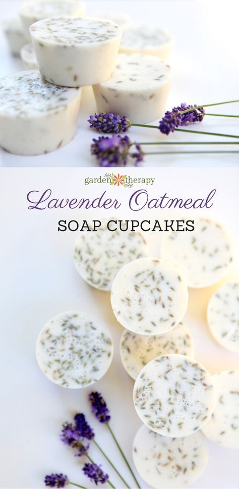 This lavender oatmeal soap is soothing and calming for your skin and, even though it looks complicated, it is incredibly easy to make at home for gifts. Soap Cupcakes, Lavender Oatmeal, Savon Diy, Săpunuri Handmade, Cupcake Soap, Oatmeal Soap, Homemade Soap Recipes, Lavender Soap, Homemade Bath Products