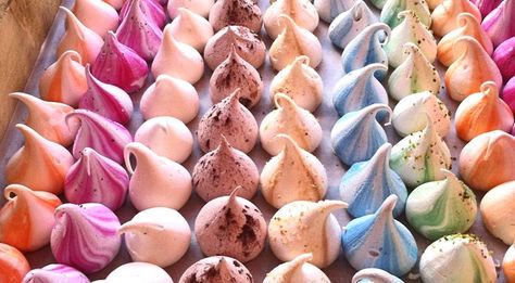 Meringue Girls, Buffet Dessert, Meringue Kisses, Meringue Cookies, Snacks Für Party, Cupcake Cake, Wedding Desserts, Cakepops, Mini Desserts