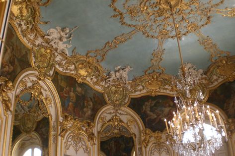 Rococco Classicism Aesthetic, 1600s Aesthetic, Rococo Aesthetic, Rococo Interior, Rococo Art, Istoria Artei, Rococo Fashion, French Rococo, Royal Aesthetic