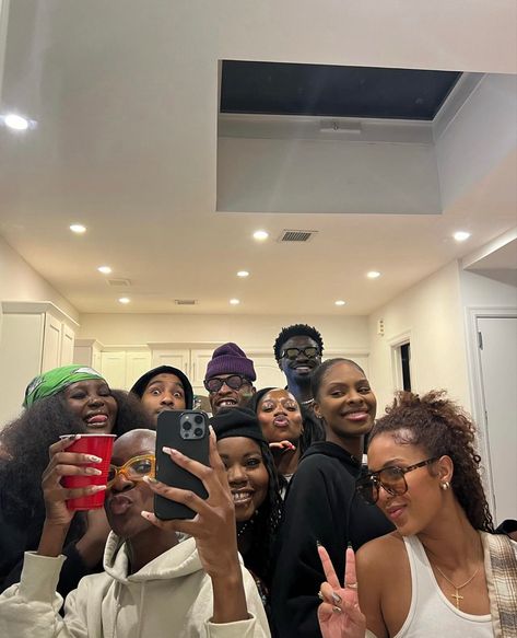 Making Friends Aesthetic Black, Girl Friends Aesthetic Black, Black People Vision Board, Healthy Friendship Aesthetic Black, Meeting New People Aesthetic, Friendship Astethic, Friendgroup Aesthetic Faceless, Best Friend Aesthetics, New Friends Aesthetic