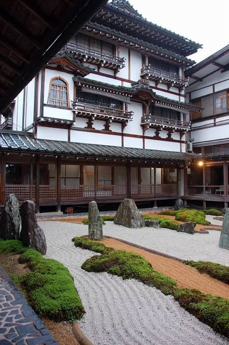 Japanese Buildings Traditional, Japanese House Aesthetic, Japanese Mansion, Japanese Exterior, Old Japanese House, Japanese Traditional Architecture, Beauty Of Japan, Japanese Buildings, Japan House