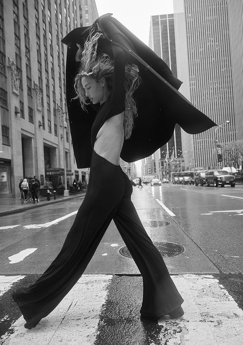 David Roemer for ELLE Germany with Hannah Ferguson - Fashion Editorials Street Fashion Shoot, New York Photoshoot, City Fashion Photography, Street Fashion Photoshoot, Rooftop Photoshoot, Nyc Photoshoot, Hannah Ferguson, City Shoot, Nyc Model