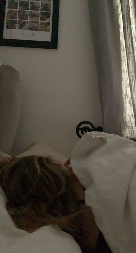 Aesthetic Sleepover, Sleeping Aesthetic, Sleep Pictures, Morning Bed, Bed Story, Sleep Lover, Sleeping Boy, Couple Sleeping, Friendship Photoshoot