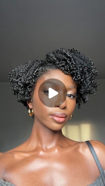 Denisha | 𝑪𝒐𝒏𝒕𝒆𝒏𝒕 𝑪𝒓𝒆𝒂𝒕𝒐𝒓 on Instagram: "Products I used are linked to my LTK and the hooded dryer is linked to my Amazon storefront 💛  On this episode of learning how to style my short natural hair, we tried finger coiling. I originally wanted to try a rod set but after the fight I fought with the short hairs in the back, that plan went out the window lol. I think I need to invest in some teeny rods and try again.   However, I love the way the finger coil results turned out. I mentioned on my story how, since my cut, I’ve been leaning more towards cream + mousse product combos (this one for @bread being my current fave and go to) but I ended up using a gel in the front/too because those curls have a mind of their own and could use the heavier reinforcement lol.  I’m still v Afro With Headband Natural Hair, Short Finger Coils Natural Hair, Mini Twist On Short Natural Hair, Finger Curls Short Hair, Finger Curls Natural Hair, Flexi Rods On Natural Hair Short 4c, Comb Coils Natural Hair, Finger Coils Natural Hair 4c, Coils On Natural Hair