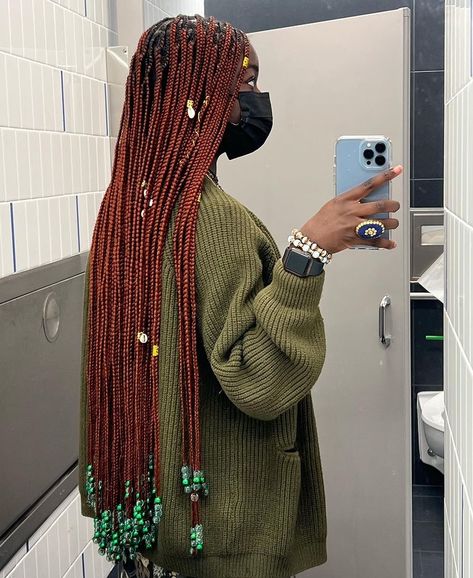 Orange Brown Box Braids, Box Braids Ginger Color, Red And Ginger Braids, Coloured Braids With Beads, Ginger Braids With Black Roots, Ginger Knotless Braids With Beads, Colour 350 Knotless Braids, Brown And Ginger Braids, Ginger Blonde Braids