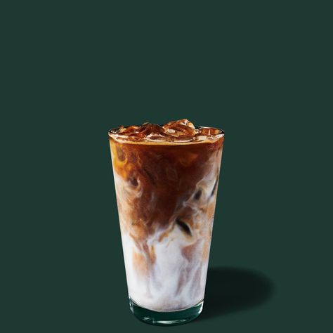 Iced Apple Crisp Macchiato, Apple Crisp Macchiato, Cafe Starbucks, Drink Business, Ice Latte, Café Starbucks, Fast Food Items, Espresso Drinks, Ice Coffee Recipe