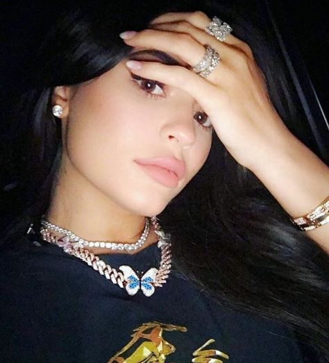 Kylie Jenner and Travis Scott on Instagram: “Travis gave that necklace to Kylie 🦋🦋” Kylie Jenner, Black Hair, A Woman, Necklaces, Hair, Black