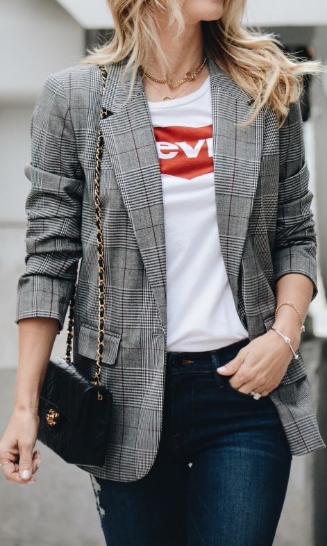 Chanel Blazer Outfit, Blazer Outfits Street Style, How To Have Style, Blazer And T Shirt, Blazer Jackets For Women, Checked Blazer, Tshirt Outfits, Blazer Outfits, Fashion Mode