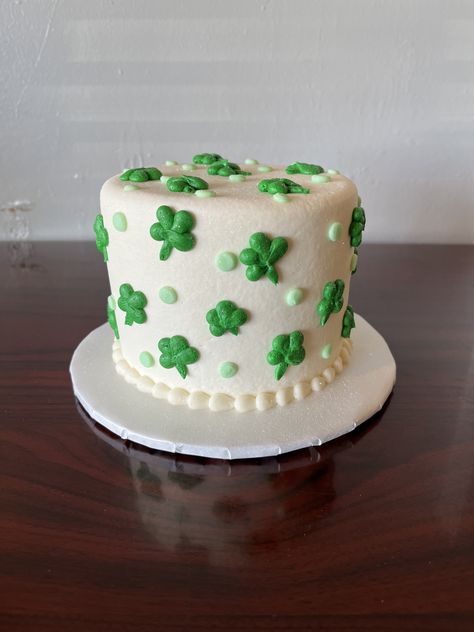 St Patrick’s Birthday Theme, Four Leaf Clover Cake, St Patricks Party Food Ideas, St Patrick’s First Birthday, Lucky One Birthday Party Boy, St Patrick’s Day Birthday Cake, Lucky One Birthday Party Food, St Patrick’s Day First Birthday, Lucky One Birthday Cake