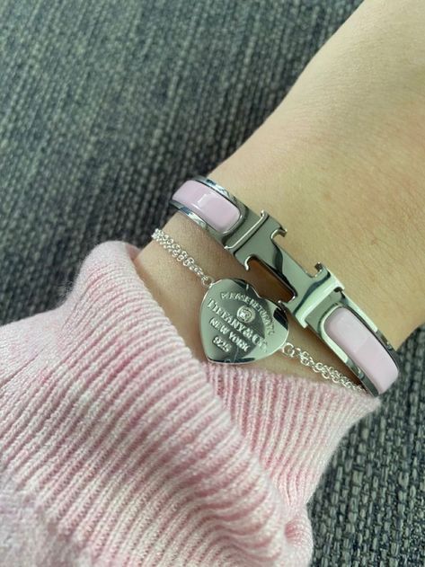 Pink Pilates Princess, Hermes Bracelet, Pink Pilates, Pilates Princess, Pink Aura, Jewelry Accessories Ideas, Pink Girly Things, Classy Jewelry, Stacked Jewelry