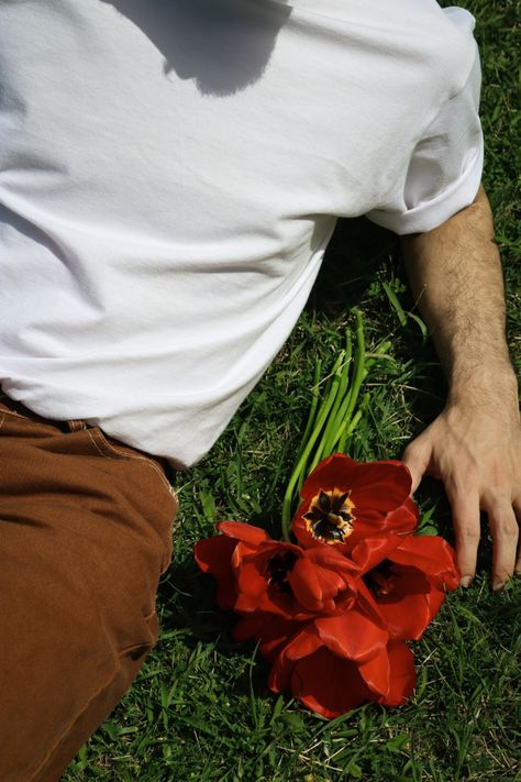 Mens Flower Photoshoot, Guys With Flowers Aesthetic, Men Flower Photoshoot, Man Flowers Aesthetic, Male Flower Photoshoot, Man With Flowers In Hand, Men With Flowers Photography, Guys With Flowers, Flower Boy Aesthetic