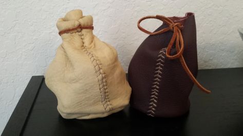 Diy Dice Bag, Diy Dice, Leather Coin Pouch, Elder Scrolls V Skyrim, Dice Bag, The Elder Scrolls, Belt Pouch, Leather Projects, Leather Pattern