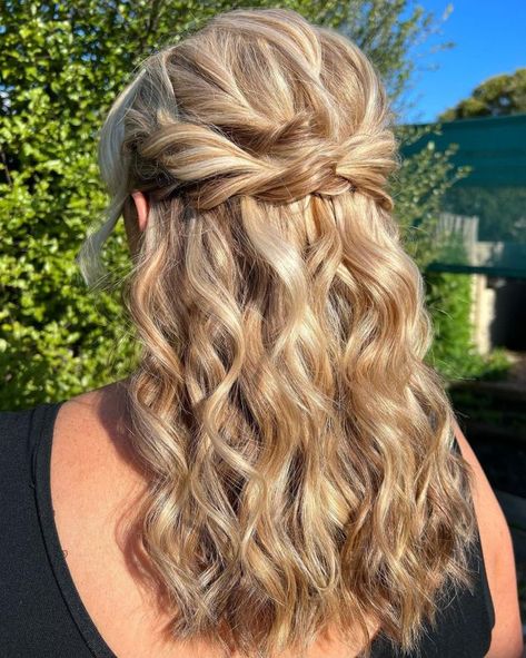 Glamorous Twisted Half Up Mother of the Bride Hair Bride Long Hairstyles, Bride Long Hair, Hair Mother Of The Bride, Mother Of The Bride Hairdos, Mother Of The Groom Hairstyles, Mother Of The Bride Hairstyles, Half Up Hairstyle, Bride Updo, Long Hair Hairstyles