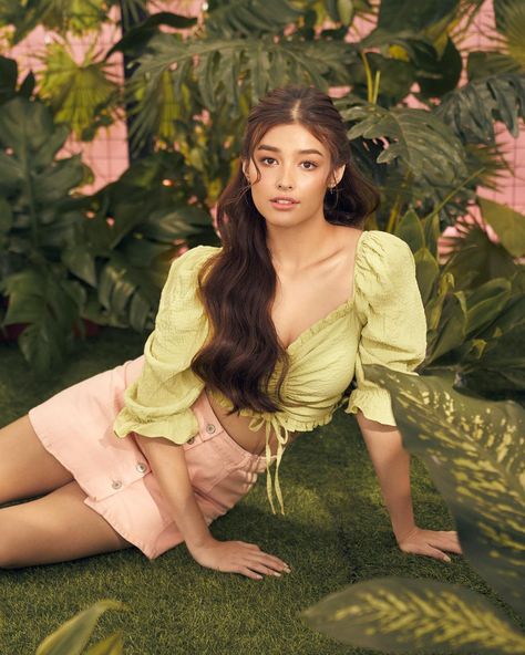 Liza Soberano on Instagram: “Get ready for a retro-vibin’ film from HKT ✨ We just dropped the latest commercial of HKT Essentials’ Ethyl Alcohol on #HKTEssentials’…” Liza Soberano Instagram, Philippine Women, Liza Soberano, Hope Mikaelson, New Star, Just The Way, American Actress, Role Models, Actresses