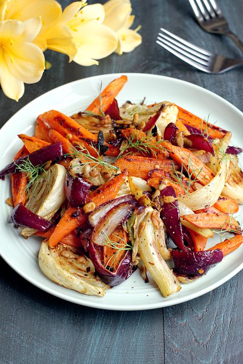 Roasted Fennel Salad, Chicken Fennel, Fennel Recipes, Roasted Fennel, Two Of A Kind, Veggie Side Dishes, Roasted Carrots, Vegetable Sides, Diet Keto