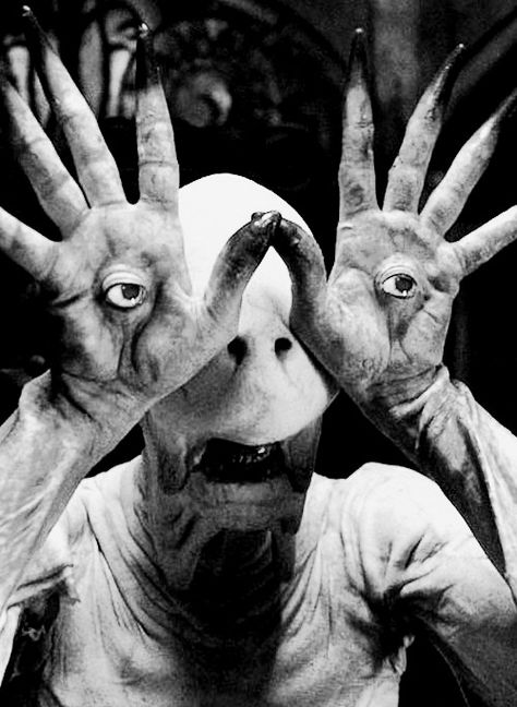 eyes on palms Pan's Labyrinth, Doug Jones, Genos Wallpaper, Crimson Peak, I Love Cinema, Movie Monsters, Arte Horror, Scary Movies, The Villain