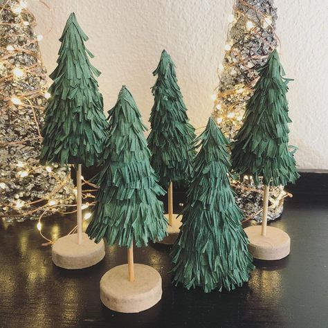 Diy Pine Tree, Paper Pine Tree, Felt Trees, Trees For Kids, Pine Leaves, Raffia Ribbon, Fur Tree, Toilet Paper Rolls, Doll House Crafts