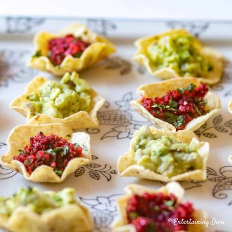 Red Appetizers, Party Appetizers For A Crowd, Holiday Appetizer Recipes, Cheese Ball Bites, Holiday Party Appetizers, Appetizers Christmas, Cranberry Salsa, Christmas Party Table, Christmas Appetizers Party