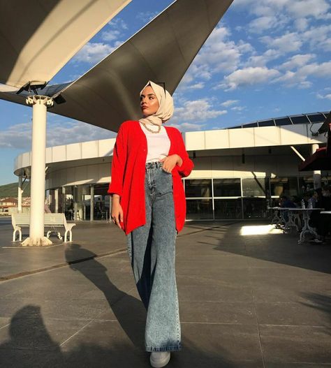 Red Shirt Outfits, University Outfits, Outfit Modest, Skin Aesthetics, Hijabi Outfit, University Outfit, Modest Outfit, Head Scarf Styles, Hijab Style Casual