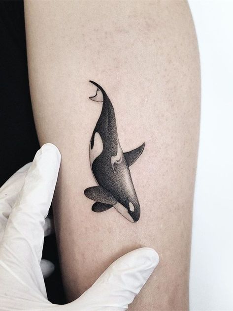 Whale Tattoo Design, Orca Whale Tattoo, Killer Whale Tattoo, Sea Life Tattoos, Mangas Tattoo, Care Bear Tattoos, Orca Tattoo, Whale Tattoo, Skull Hand Tattoo