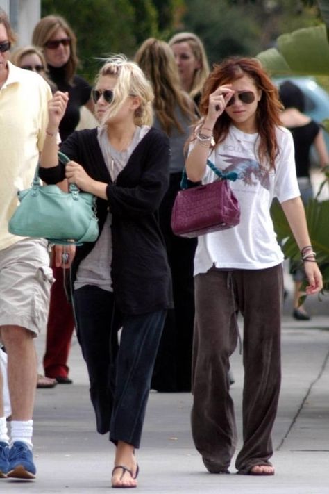 Ashley Olsen Style 2000s, Olsen Twins Style 2000s, Balenciaga First Bag, Mary Kate Olsen Style, Balenciaga First, Mary Kate And Ashley Olsen, Ashley Olsen Style, Ashley Mary Kate Olsen, Olsen Fashion