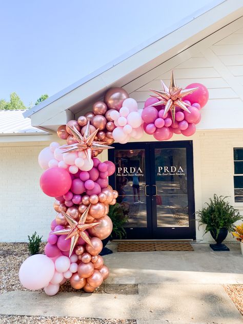 Girly Balloon Garland, Gold Star Balloons, Business Balloons, Balloon Boutique, Pink Balloon Arch, Tulle Garland, Gold And Pink Balloons, Pink Balloon Garland, Balloon Walls