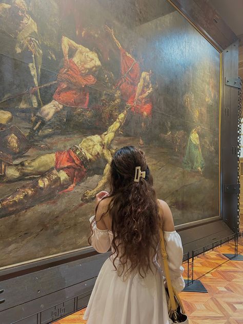 museum, museum date, spoliarium painting Cute Museum Pics, Museum Aesthetic Poses, Art Gallery Photo Ideas, Museum Pics Ideas, Art Museum Photo Ideas, Art Museum Outfit Aesthetic, Photos In Museum, Museum Aesthetic Photoshoot, Museum Instagram Pictures