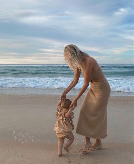 Danielle Smith, Beach Mom, Future Mommy, Moms Goals, Mommy Goals, Future Mom, Future Lifestyle, Beach Baby, Mommy Life