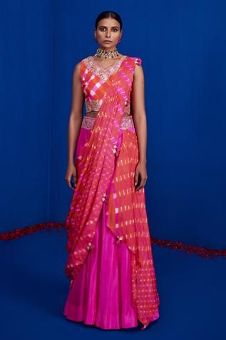 Pink And Orange Lehenga, Leheriya Lehenga, Rani Pink Lehenga, Leheriya Saree, Orange Lehenga, Bandhani Dress, Rani Pink, Lehenga Style, Pink City