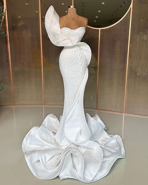 Dress Styles Women Wedding, Satin Dress Designs Style, Elegant Evening Gowns Stunning Dresses, Wedding Dress Pretty, 10k Wedding, Beautiful Gown Designs, Elegant Bridal Dress, Satin Mermaid Wedding Dress, Exquisite Dresses