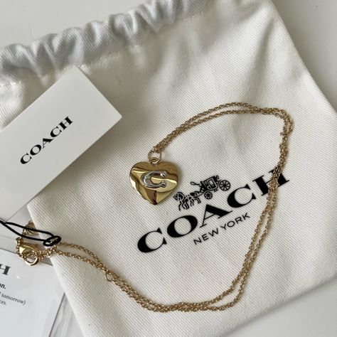 Coach Signature Necklace In Gold-Colored Brass. Number 7 Necklace, Gifts For New Business Owner, Coach Jewelry Necklace, Formula 1 Gifts, Coach Necklace, Casual Jewellery, Baby Polo, Dope Jewelry Accessories, Signature Necklace