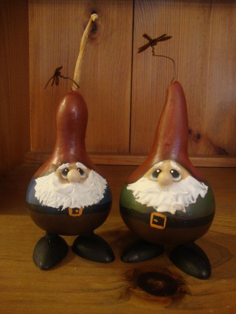 Garden Gnomes - GOURD CRAFTS Gnome Gourds, Gourd Lanterns, Gourds Painted, Santa Gourds, Gourd Christmas, Gourd Painting, Gourd Ideas, Gourd Crafts, Gorgeous Gourds