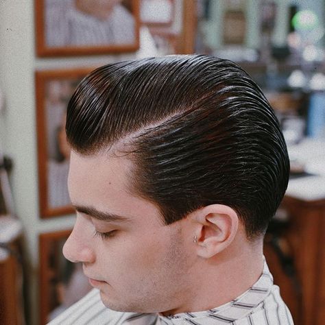 Brylcreem Hairstyles, Greaser Hair, Mens Hairstyles Medium, Tapered Haircut, Haircut Inspiration, Classic Hairstyles, Slicked Back Hair, Great Hairstyles, Slick Hairstyles